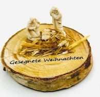 Birkenholzscheibe mit Miniaturkrippe