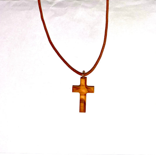 Umhängekreuz aus Olivenholz mit Lederband