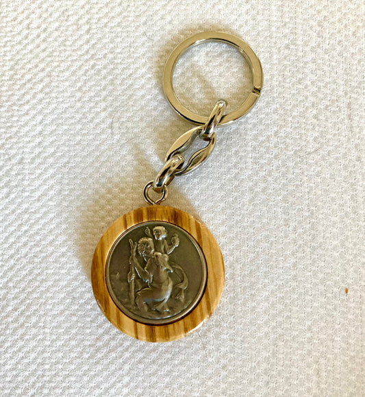 Christophorus-Schlüsselanhänger mit Ummantelung aus Olivenholz